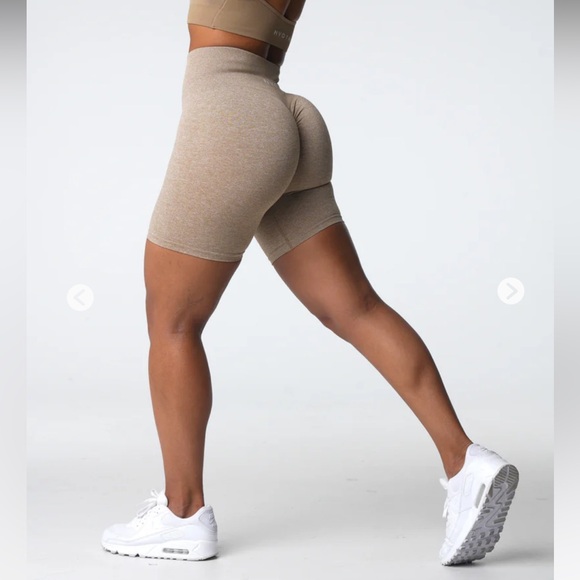 NVGTN Pants - Beige scrunch seamless shorts